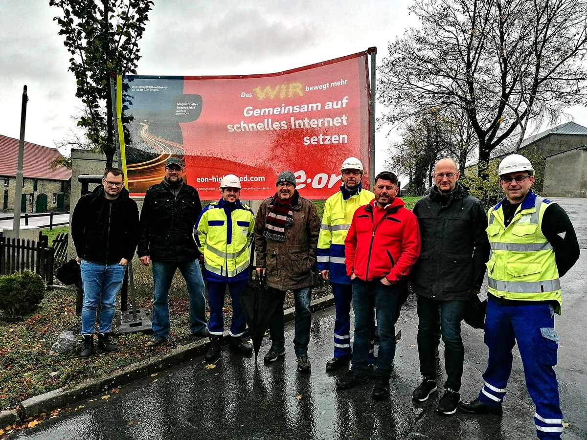 Pressemeldung: Spatenstich: Westconnect startet Glasfaserausbau in Warstein Waldhausen