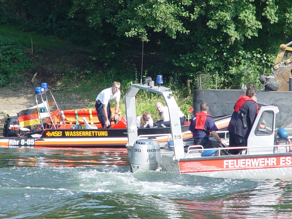 FW-E: Person trieb auf der Ruhr