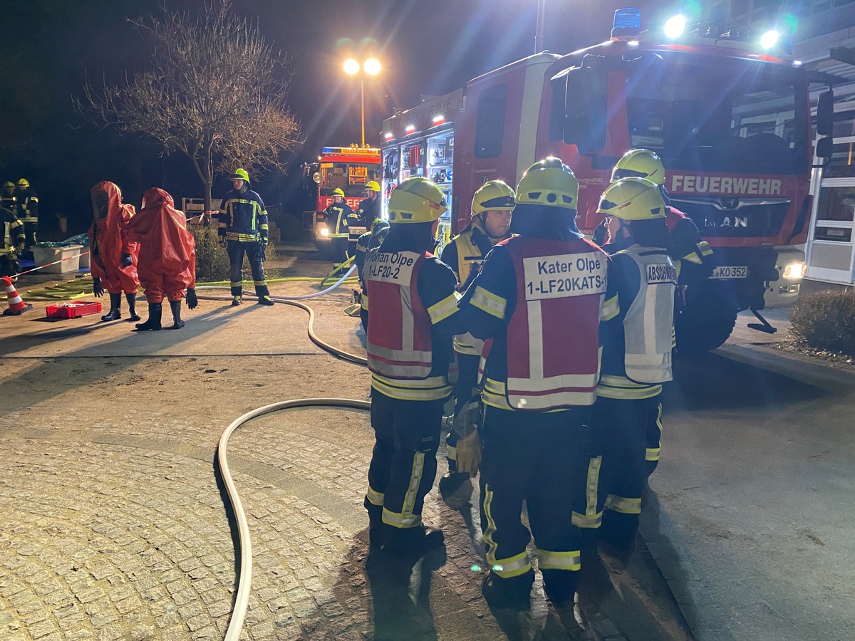 FW-OE: Austritt von Chlorgas am LWL-Schulzentrum - Feuerwehr Olpe übt den Ernstfall