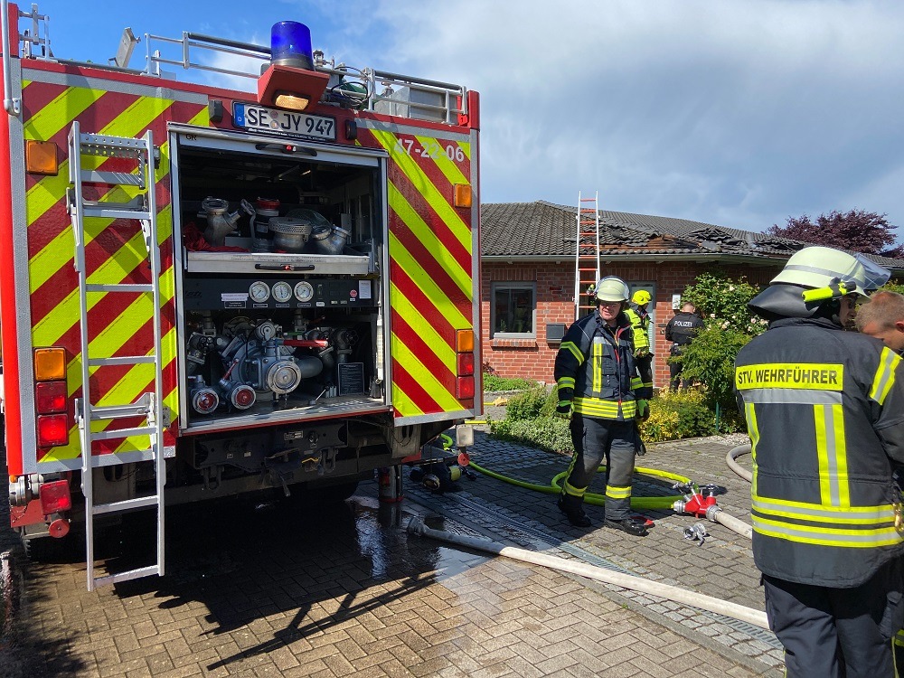 FW-SE: Feuer in einem Bungalow nach Blitzeinschlag