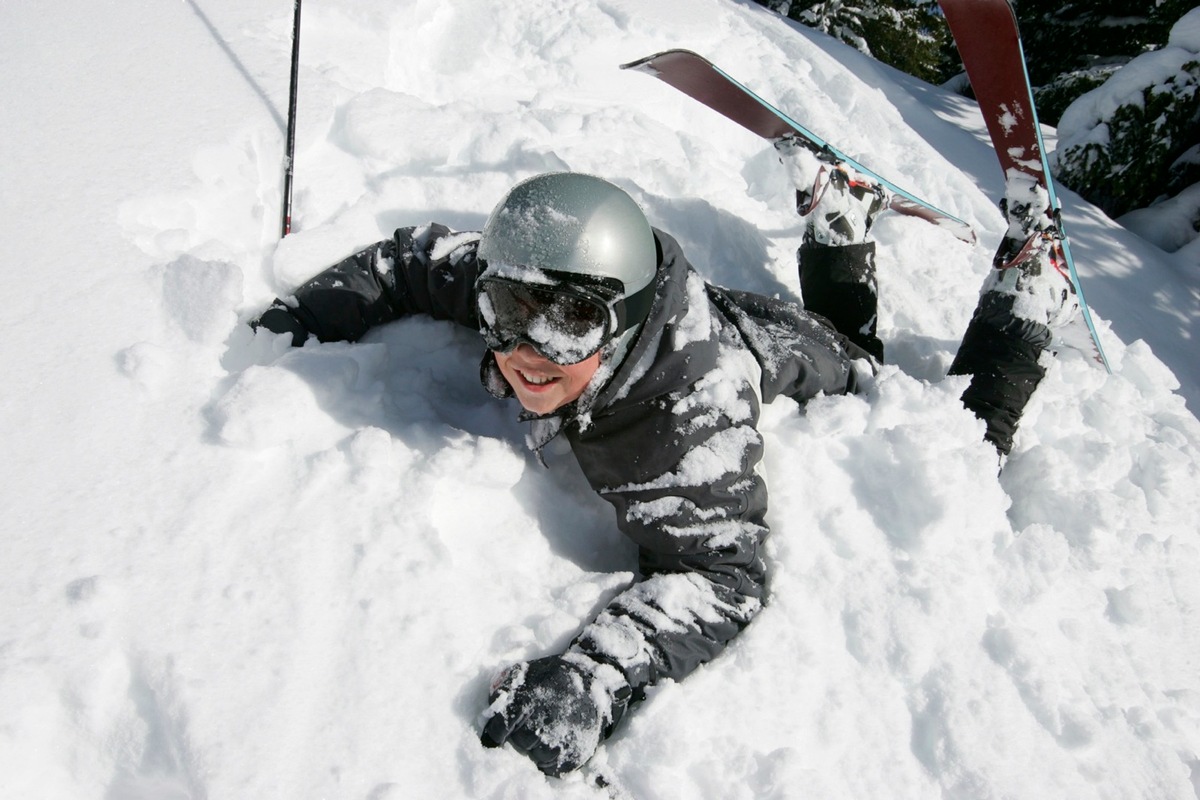 Versicherungstipp: Ab auf die Piste - aber nur mit Helm! (BILD)