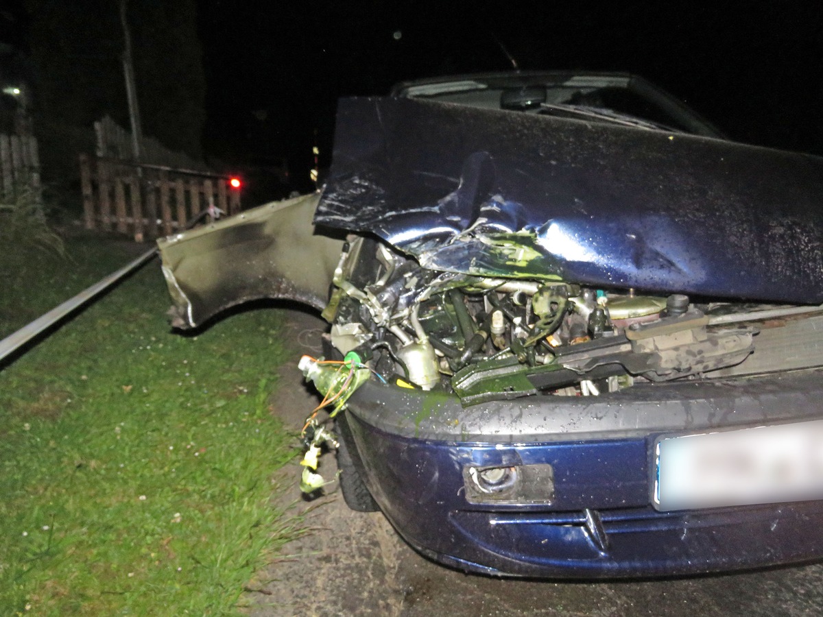 POL-MK: Flucht vor der Polizei: Auto verunglückt