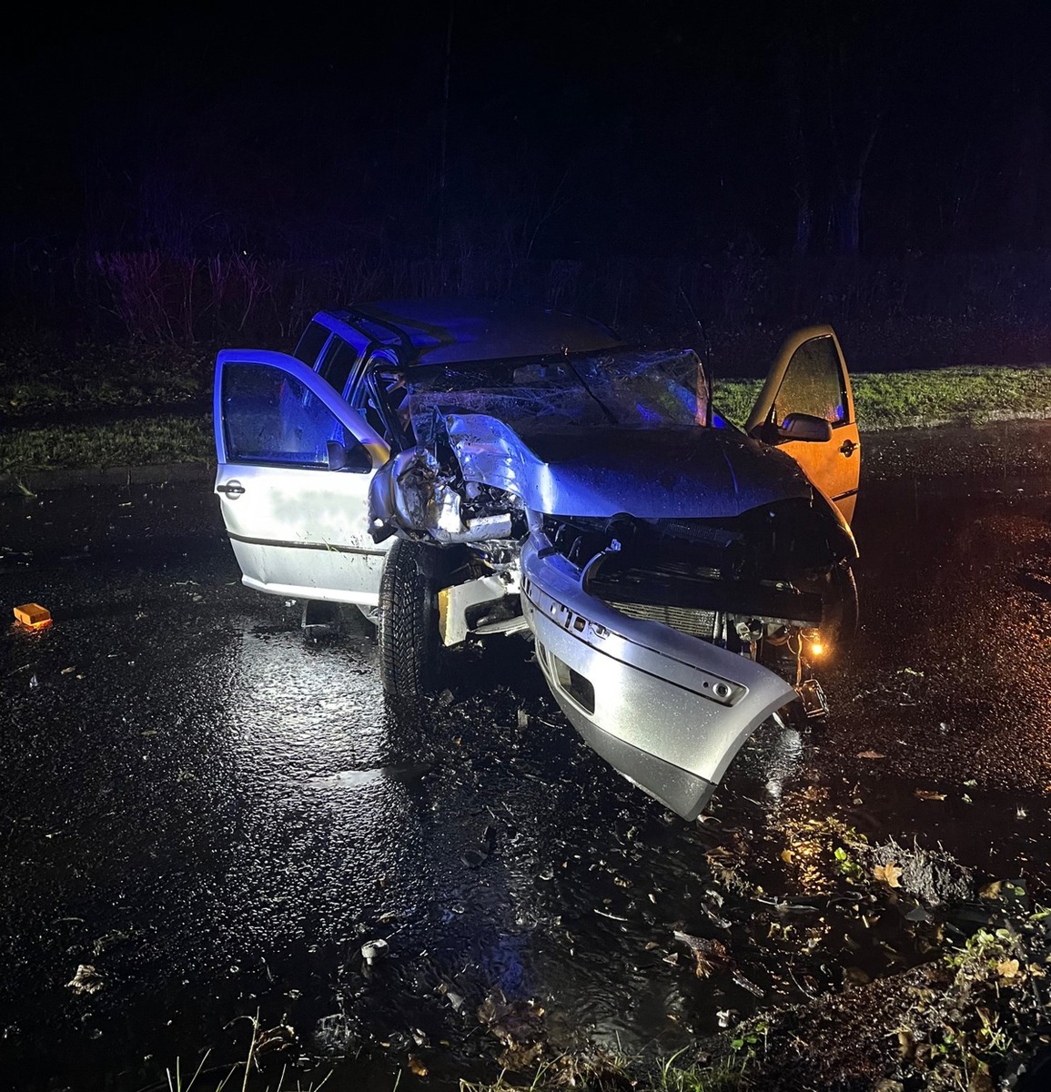 POL-BO: Alleinunfall mit 1,2 Promille: Autofahrer (70) fährt gegen Baum