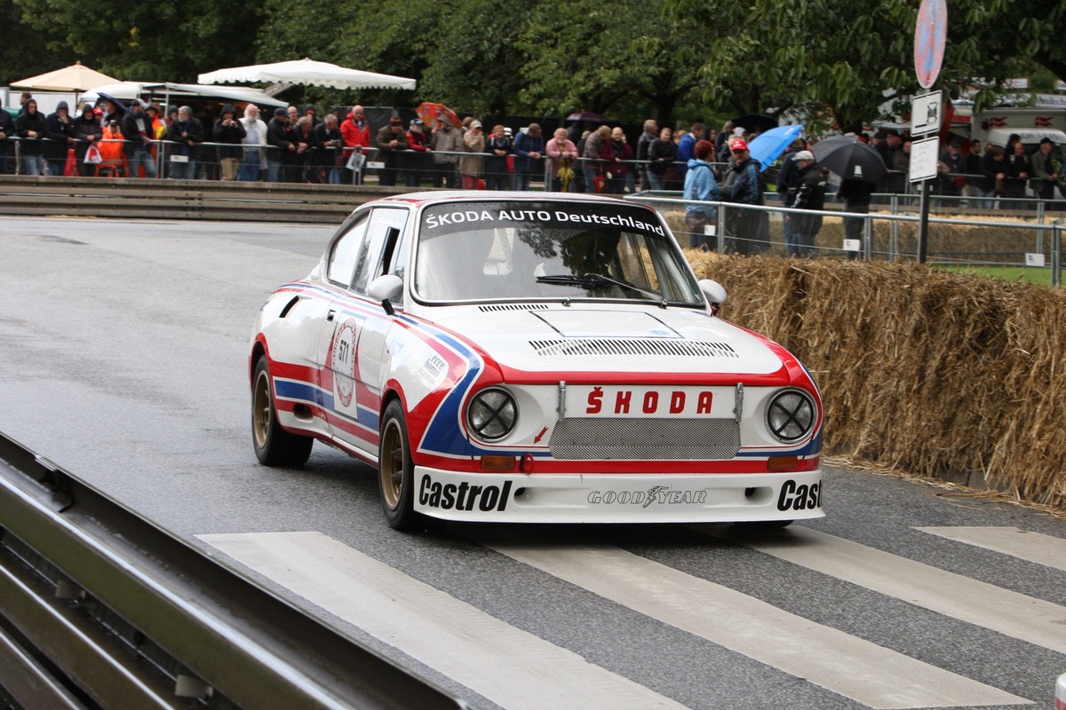 SKODA startet mit zwei Motorsportikonen beim Hamburger Stadtpark-Revival (FOTO)