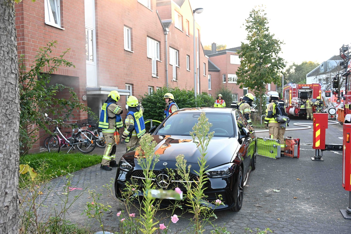 FW Pulheim: Kellerbrand in Mehrfamilienhaus