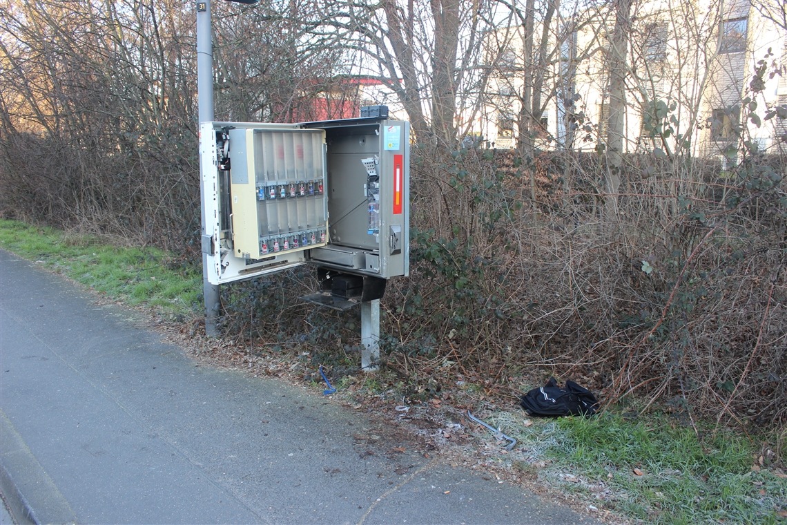 POL-RBK: Bergisch Gladbach - Tatwerkzeug nach Automatenaufbruch zurückgelassen