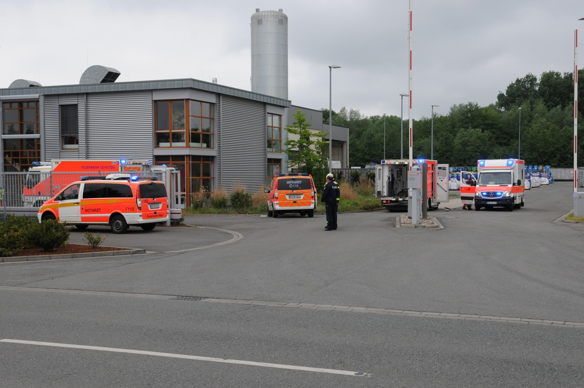 FW-Dorsten: Schwerer Arbeitsunfall sorgte für vier verletzte Menschen in Recyclingbetrieb