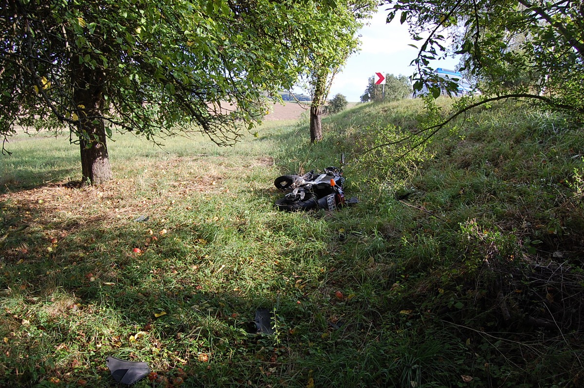 POL-PDKL: Schwerverletzter Motorradfahrer