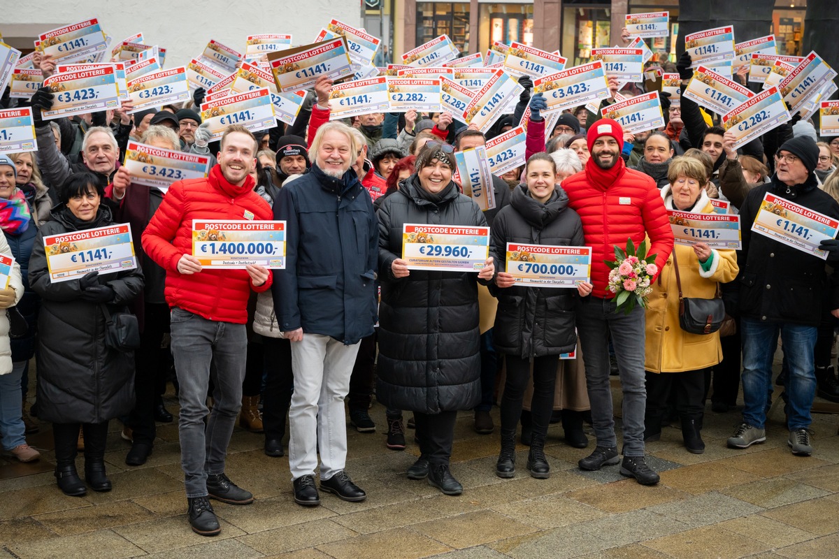 471 Mal Neujahrsglück in Neumarkt: Postcode Lotterie verteilt 1,4 Millionen Euro in der Oberpfalz