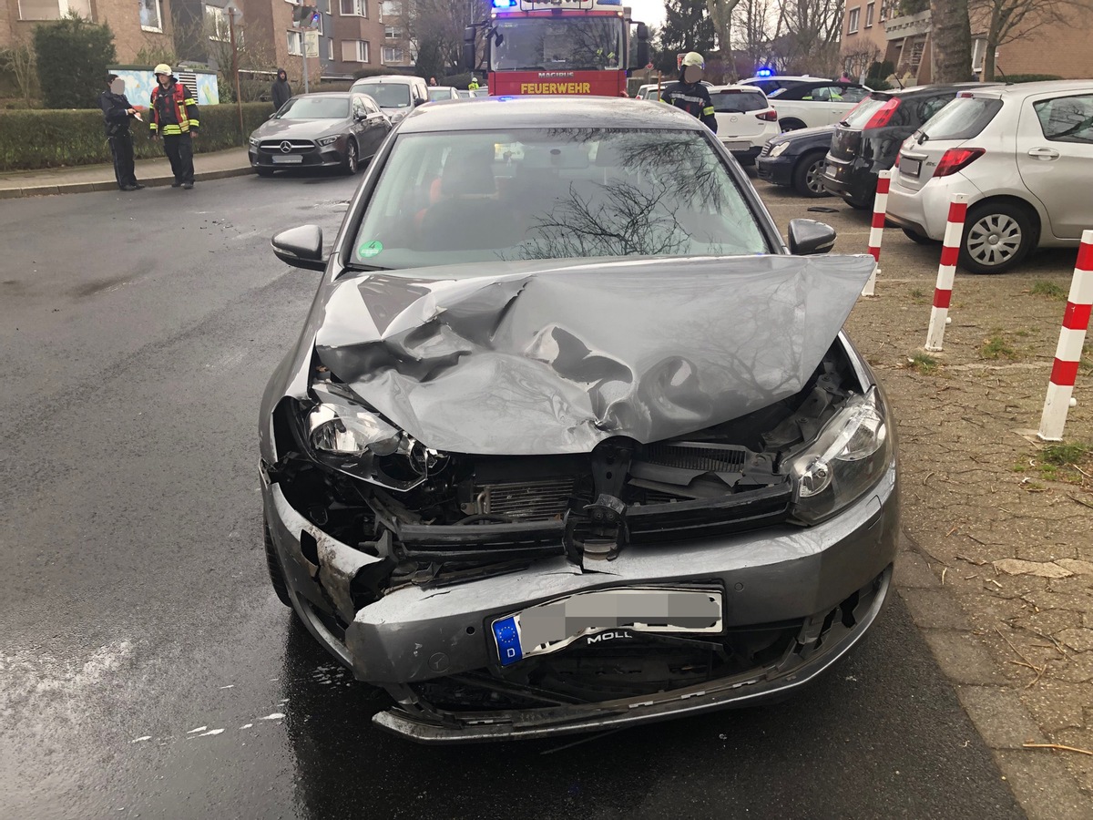 POL-ME: Eine Leichtverletzte nach Unfall in Kreuzungsbereich - Erkrath - 2303017