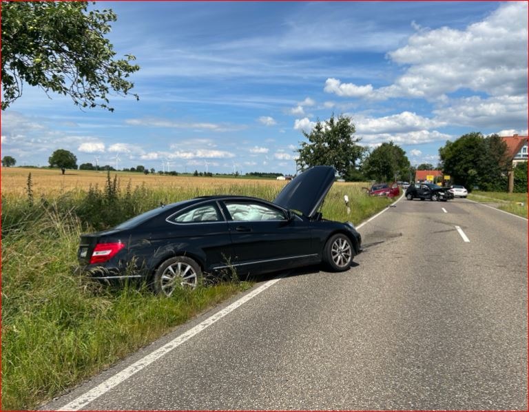 POL-PDLD: Bei Zusammenstoß 4 Personen verletzt