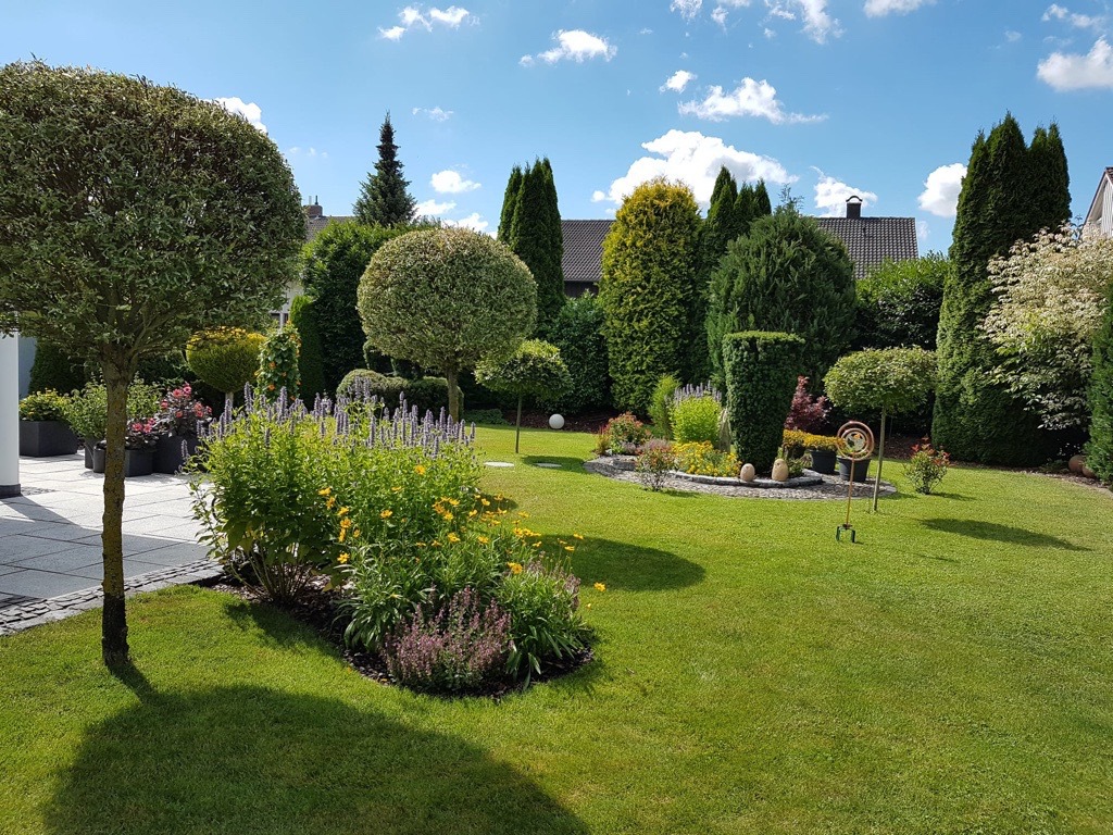 Garten richtig pflegen: Drei Tipps für trockene Sommer