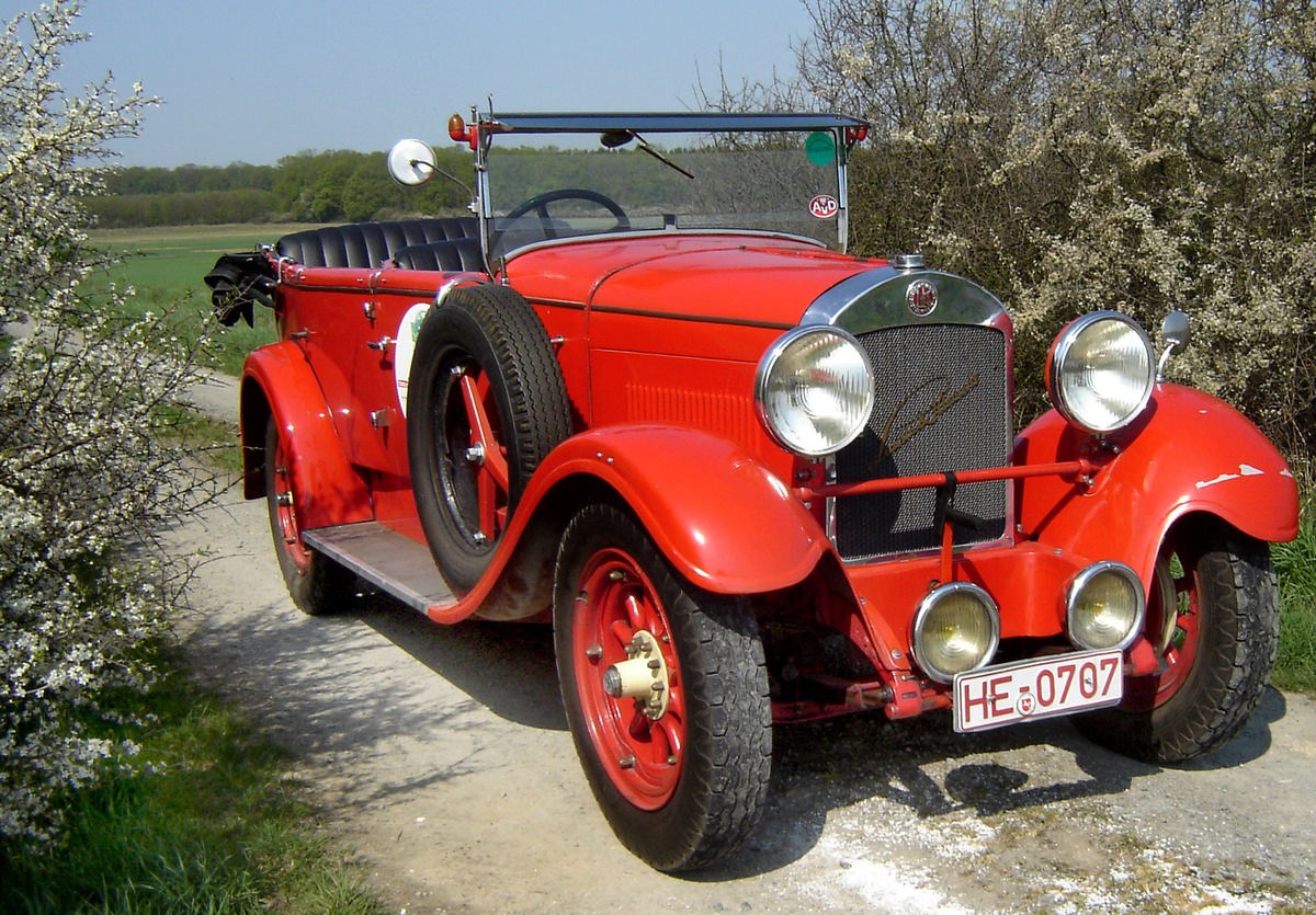 SKODA präsentiert bei den Classic Days auf Schloss Dyck drei historische Automobile (FOTO)