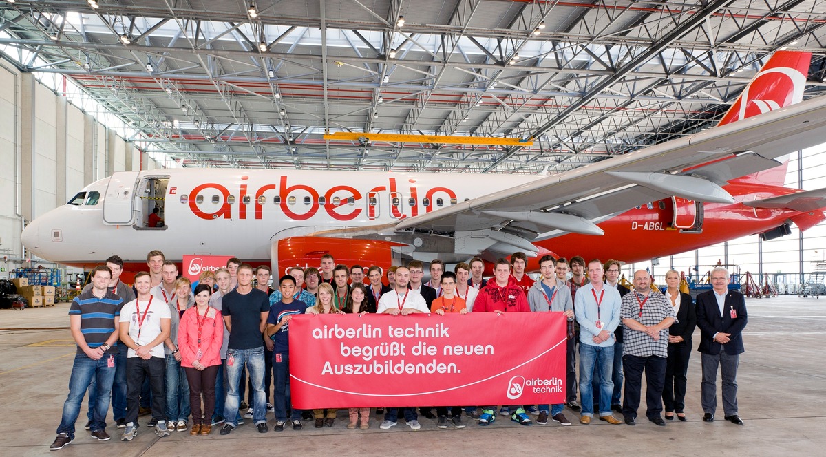 Ausbildungsstart für 32 Auszubildende bei der airberlin technik / Das Luftfahrttechnikunternehmen ist einer der größten Ausbildungsbetriebe in der Region Düsseldorf (mit Bild)