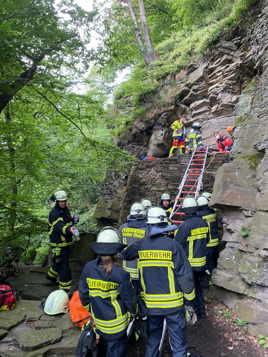 FW-EN: Wetter - Freikletterer am Harkortberg abgestürzt