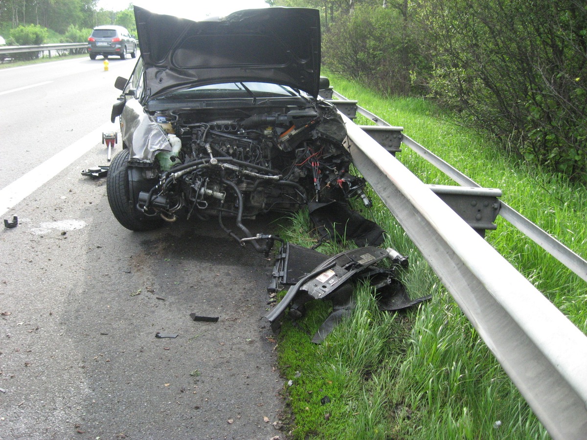 POL-WL: POL-WL: Zwei leicht Verletzte nach Verkehrsunfall mit Straßenverkehrsgefährdung auf der A 250  31.05.2010