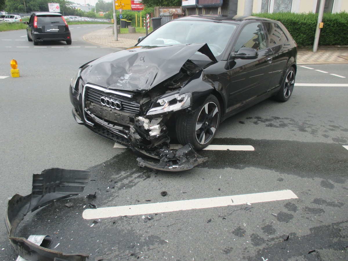 POL-ME: Zusammenstoß im Gegenverkehr mit 2,2 Promille - Velbert - 2106029