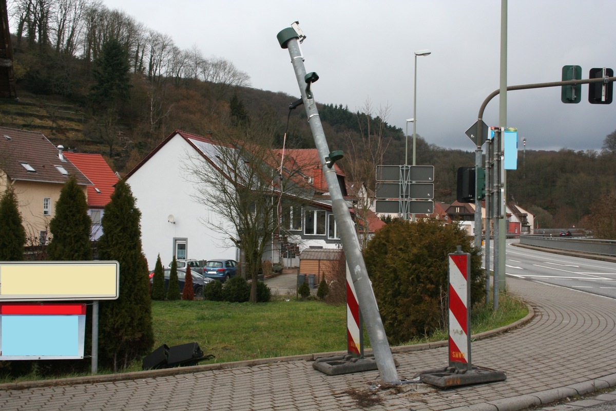 POL-PDKL: Verkehrsunfall unter Alkoholeinfluss