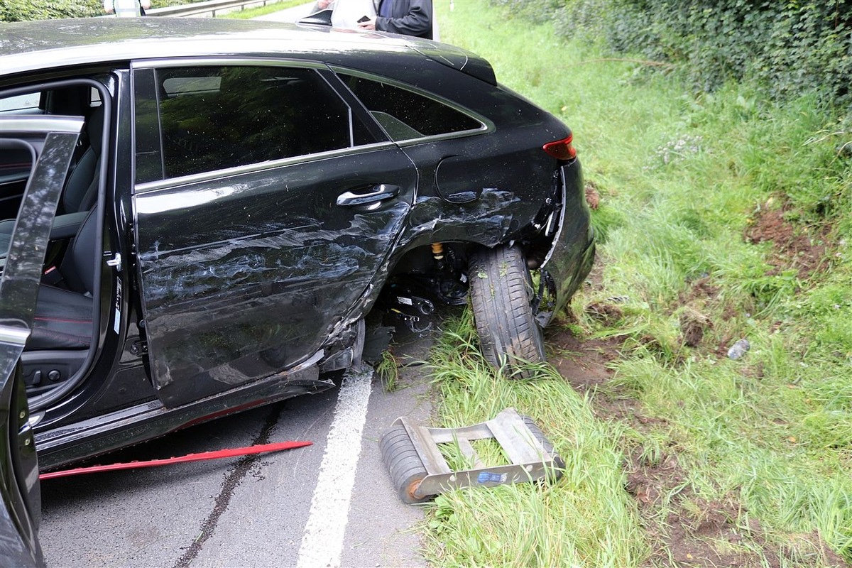 POL-OE: Unfall verursacht durch Sekundenschlaf