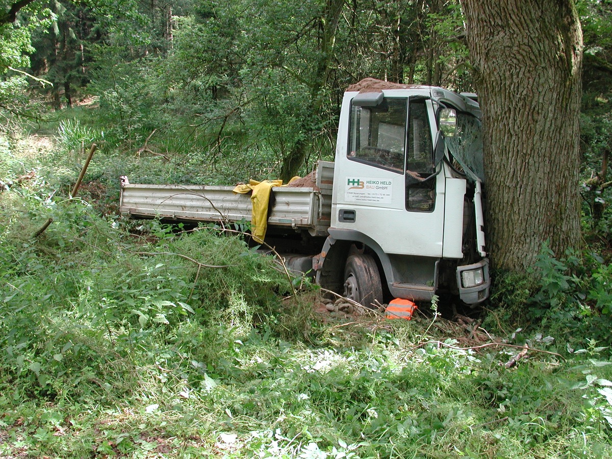 POL-HOL: Erneut schwerer Unfall im Landkreis: Unfallserie reißt nicht ab - Wieder Rettungshubschrauber im Einsatz -