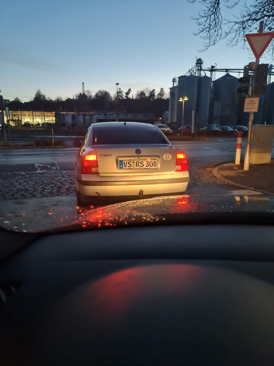 POL-KN: (Donaueschingen / Schwarzwald-Baar-Kreis) Polizei fahndet nach unfallflüchtigem Verkehrsrowdy (17.11.2021)