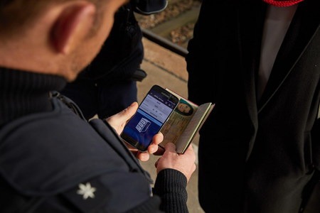 Bundespolizeidirektion München: Mutter will sich mit Tochter ins Ausland absetzen/ Bundespolizei stoppt versuchte Kindesentziehung