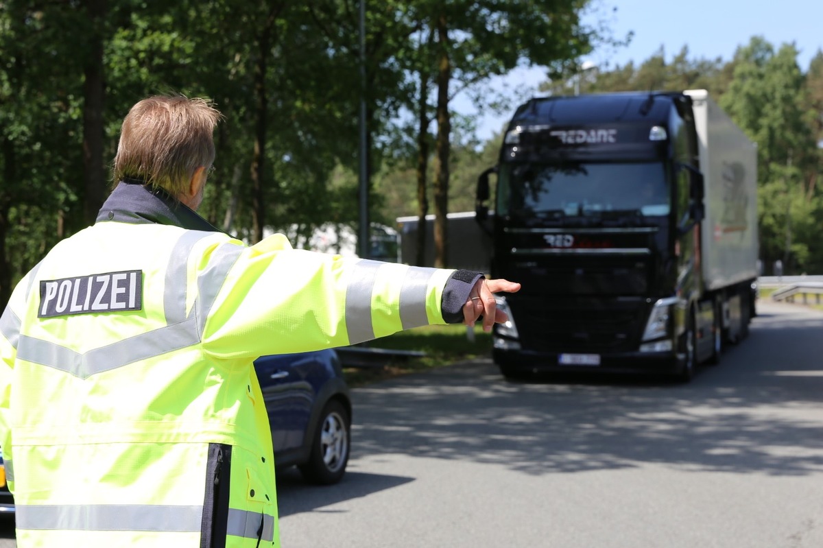 POL-OS: Polizeidirektion Osnabrück beteiligt sich an bundesweiter Verkehrsaktion &quot;Sicher.mobil.leben - Brummis im Blick&quot;