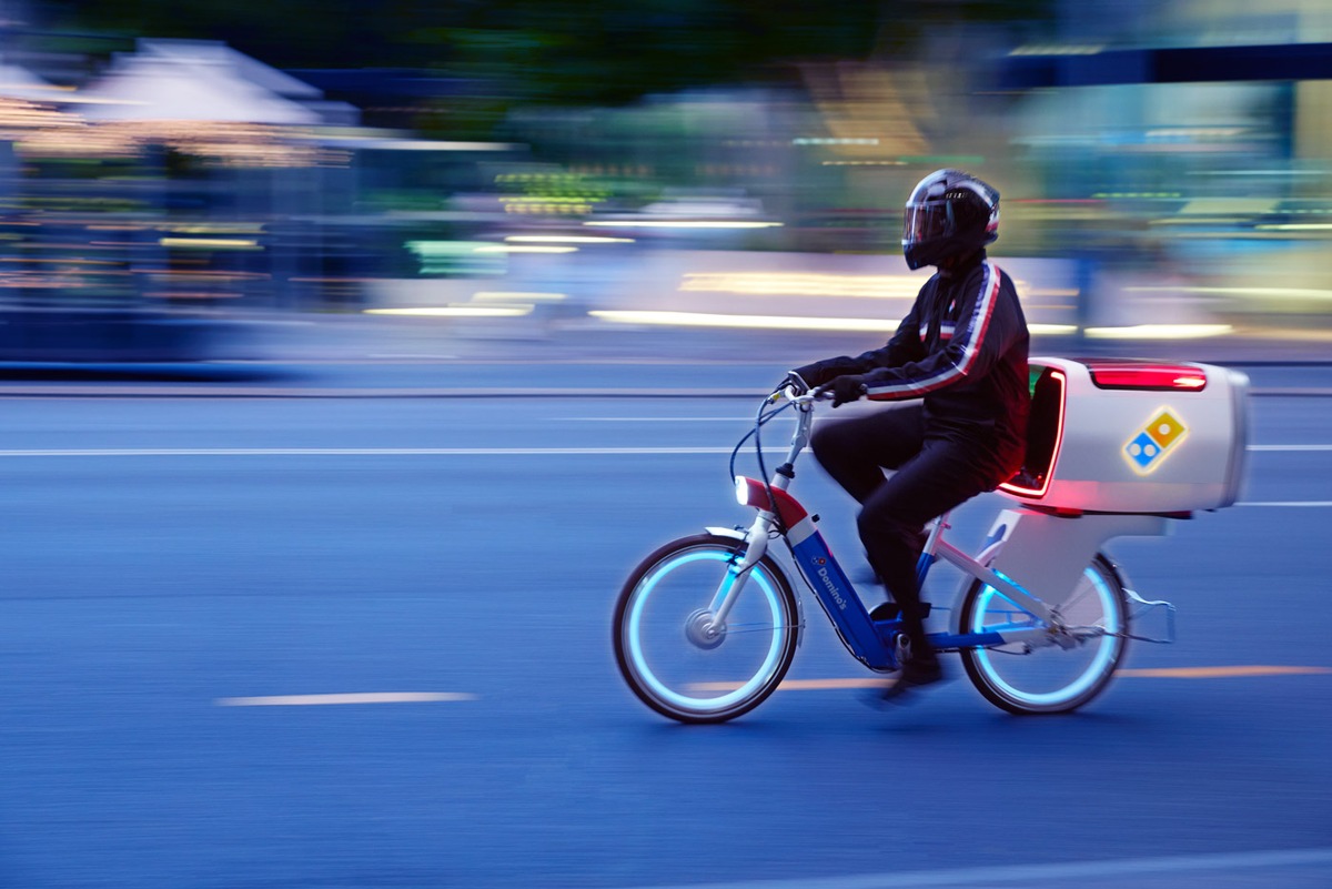 Domino&#039;s präsentiert das Delivery Bike der Zukunft / Das Domino&#039;s dxb ist die Vision einer zukünftigen Lieferflotte