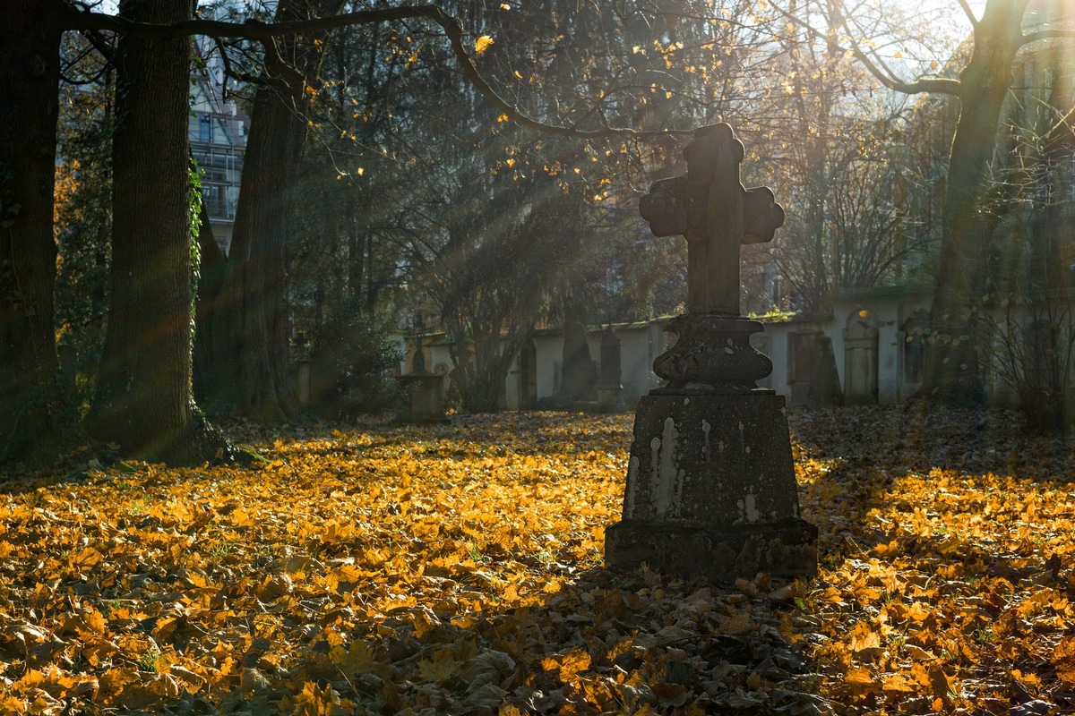 Bestattungsvorsorge nicht widerspruchslos aufgeben / Das Deutsche Institut für Bestattungskultur berät