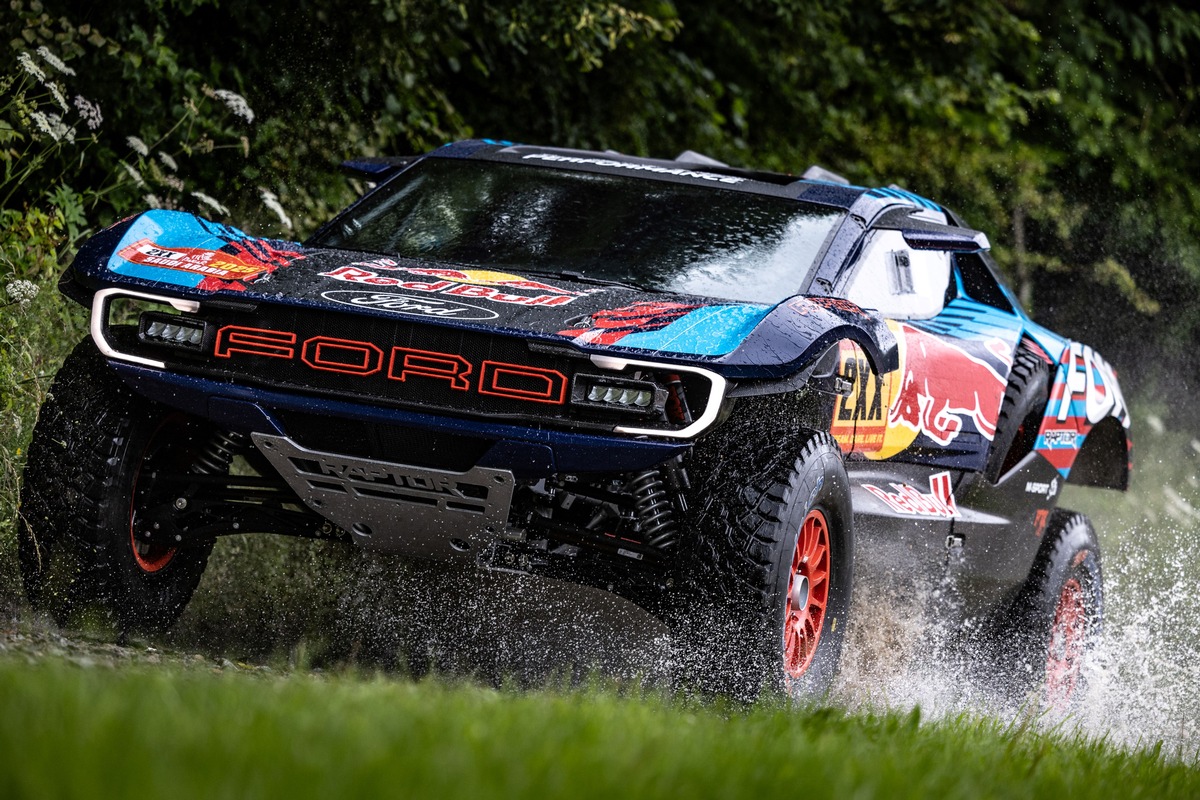 Weltpremiere in Goodwood: Neuer Ford Raptor T1+ zeigt sich bereit für die legendäre &quot;Dakar&quot; und andere Rallyes