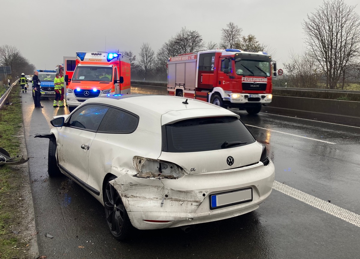 FW Moers: Verkehrsunfall auf der A 40 / 2 Leichtverletzte