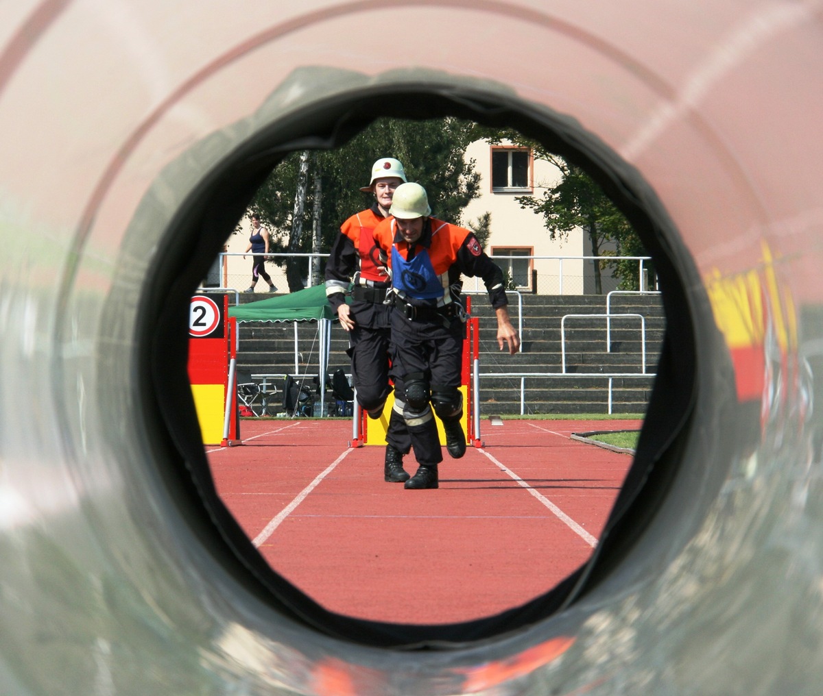 Training an Hakenleiter, Strahlrohr und Hindernis / Kurze Erklärung der Disziplinen bei den Deutschen Meisterschaften 2012 (BILD)