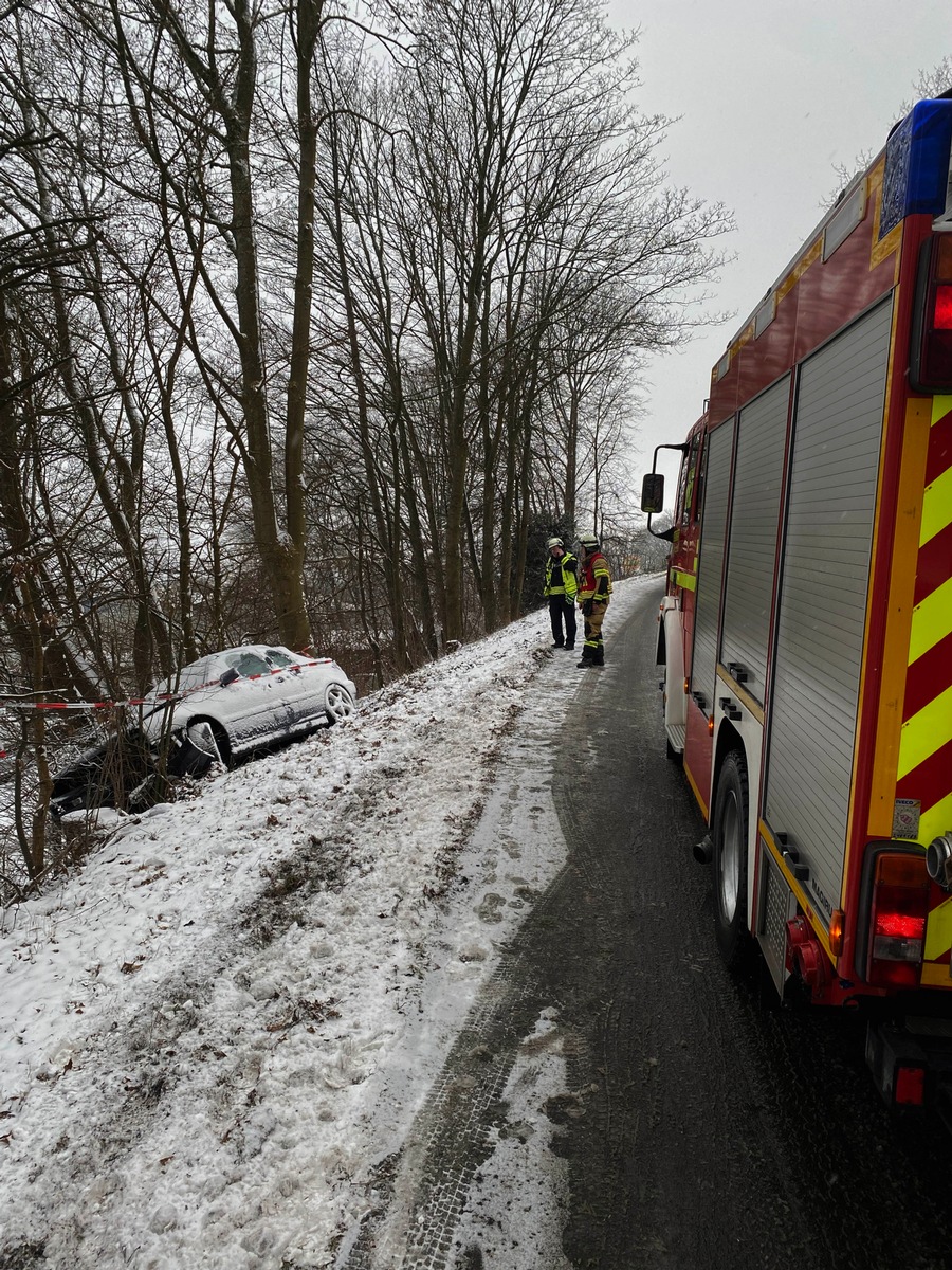 FW-EN: Drei Einsätze am Wochenende: Gasaustritt am Wagnerweg und Fahrzeug gegen Baum an der Wittener Landstraße