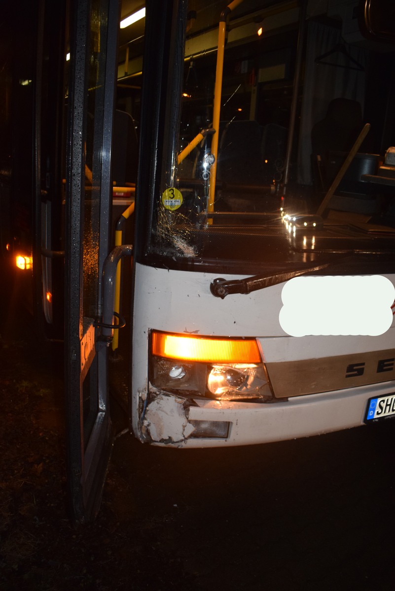 POL-NI: Schulbus die Vorfahrt genommen