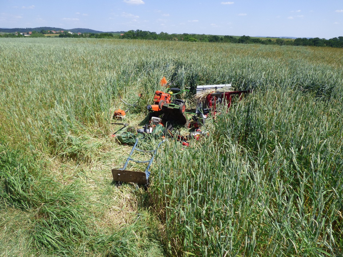 POL-LB: Steinheim an der Murr: Unbekannte laden Werkzeuge und Gartengeräte auf einem Kornfeld ab