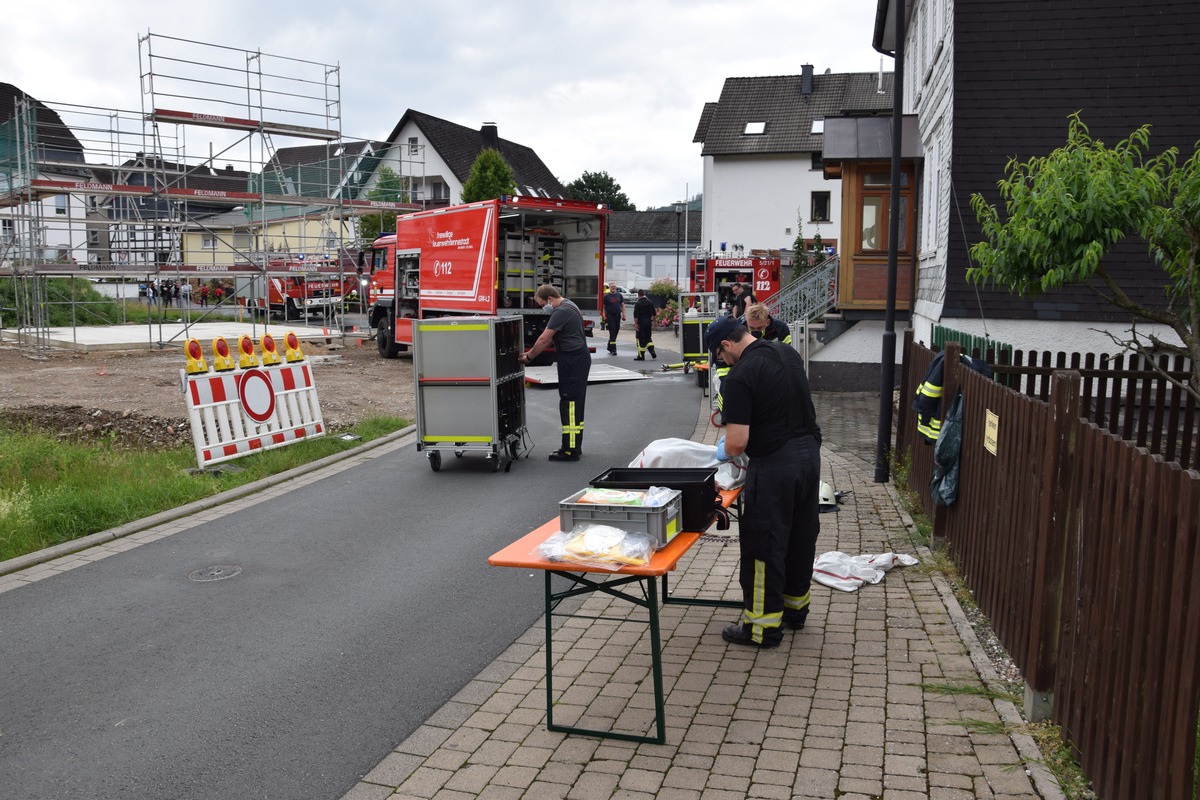 FW-OE: Zündelndes Kind löst Zimmerbrand aus - Wohnung unbewohnbar