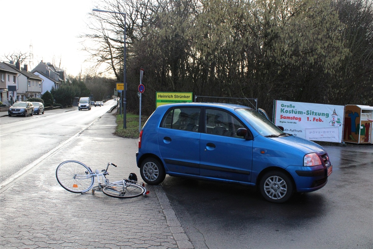 POL-RBK: Bergisch Gladbach - Radfahrer beim Abbiegen leicht verletzt