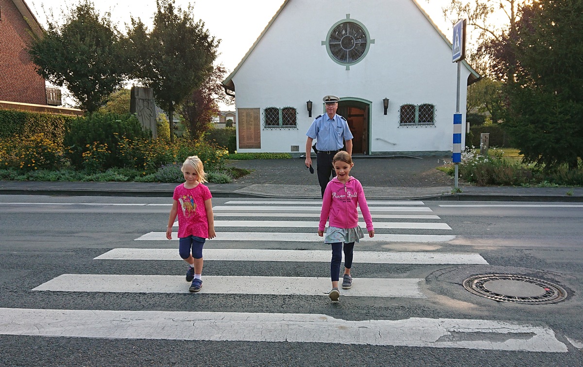 POL-GT: Sicher über die Straße - Erstklässler Beschulung in Wiedenbrück