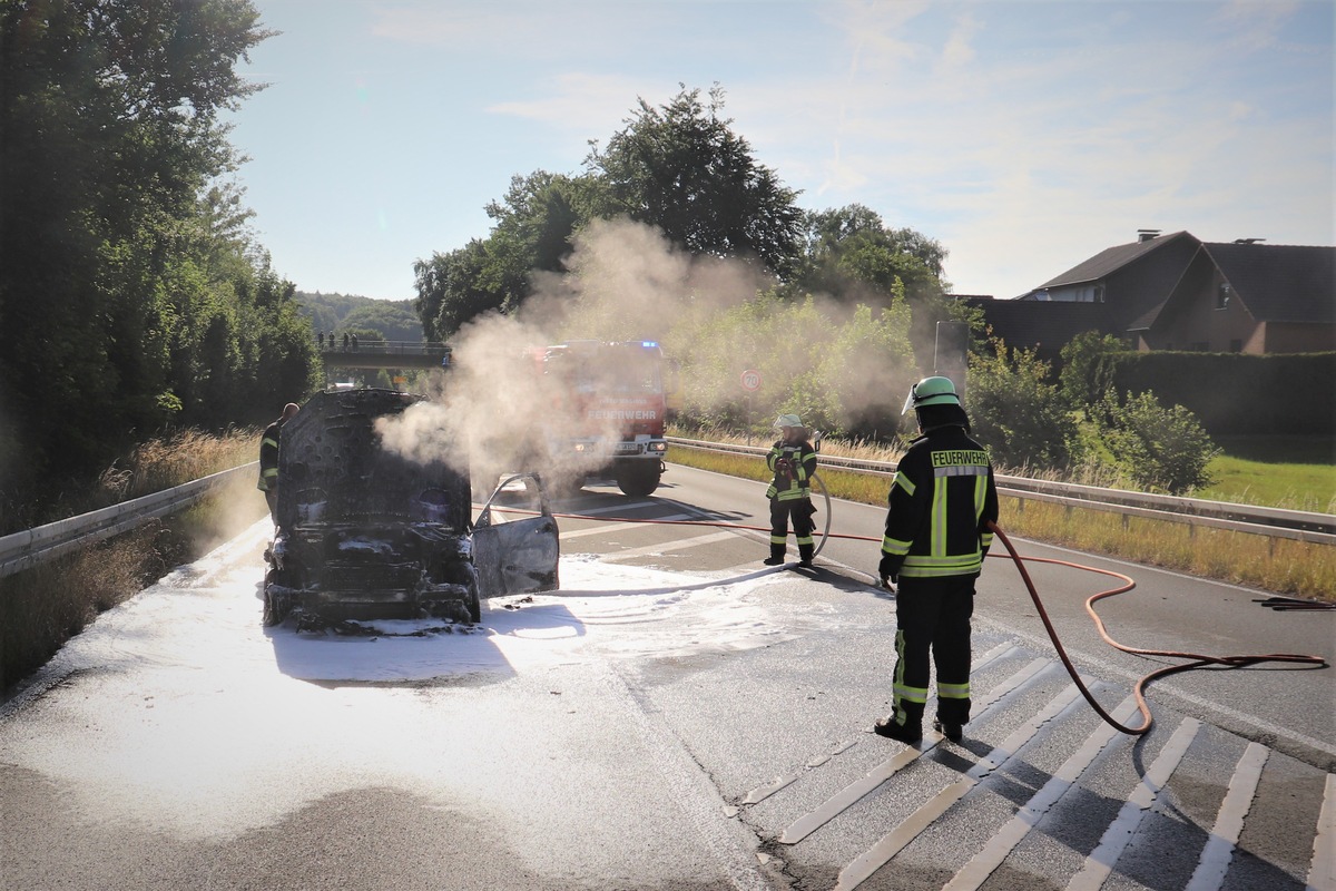 POL-PB: Auto brennt auf B64 aus