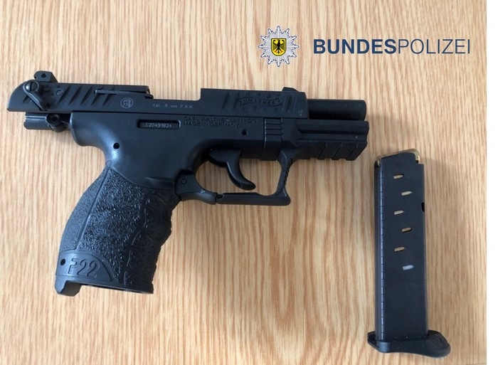 BPOL NRW: Bundespolizei kontrolliert Mann mit Messer und durchgeladener Schreckschusspistole