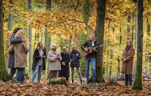 Weniger Drama, mehr Demokratie – letzte Ruhe im Wald versöhnt mit eigener Sterblichkeit