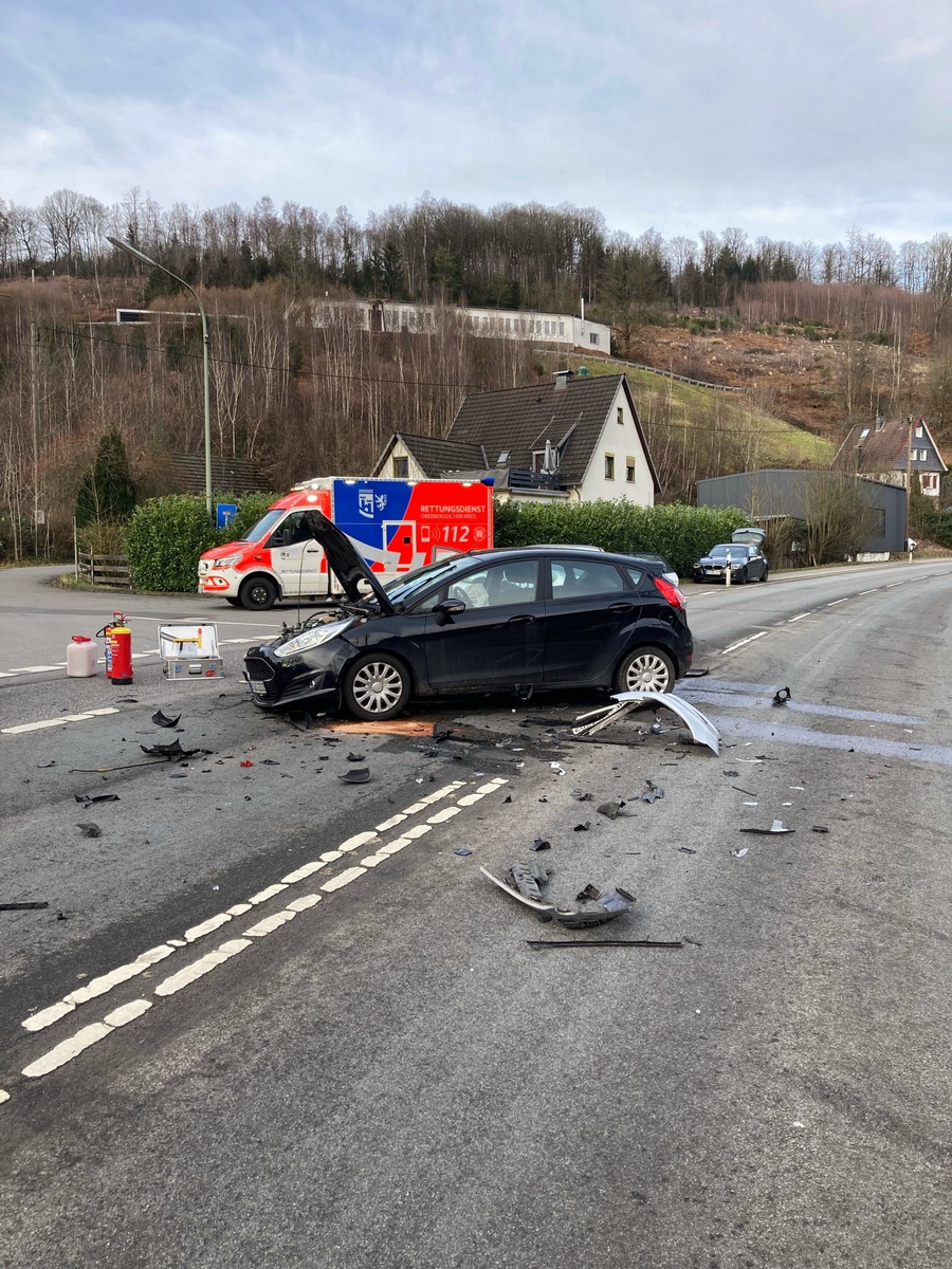 POL-GM: Verkehrsunfall fordert zwei Verletzte