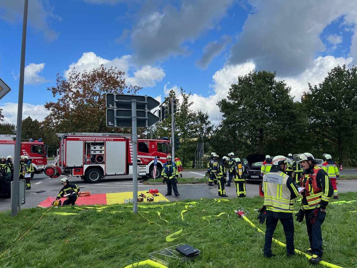 FW-BO: Schwerer Verkehrsunfall in Bochum Harpen