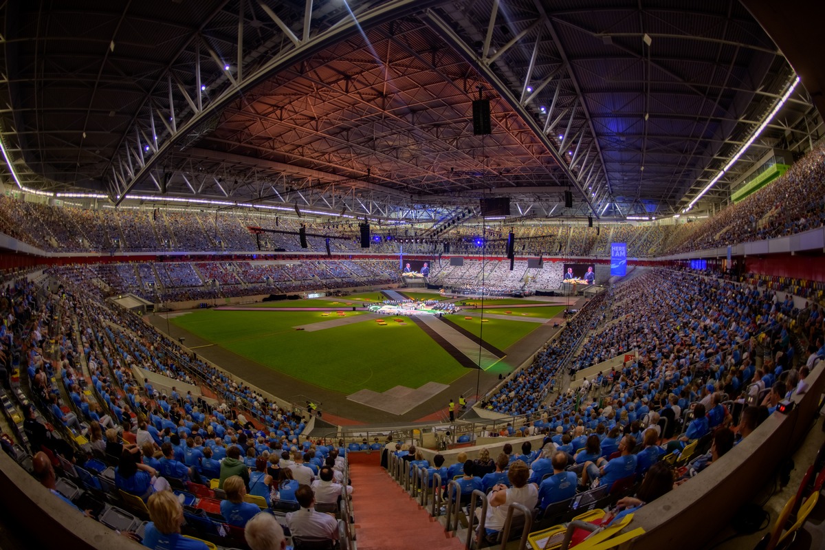 Internationaler Jugendtag endet mit Gottesdienst in der Arena