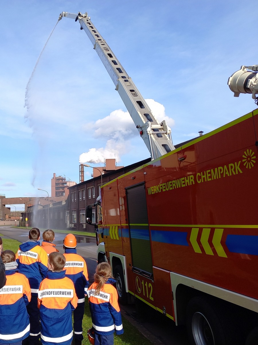 FW Rheurdt: Werkfeuerwehr zum Miterleben: Jugendfeuerwehr Schaephuysen zu Gast im CHEMPARK