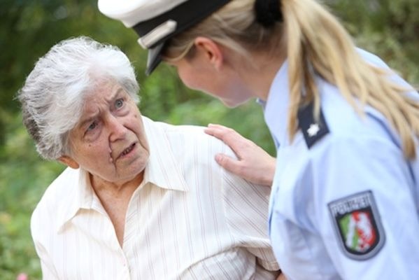 POL-REK: Seniorin beraubt - Frechen