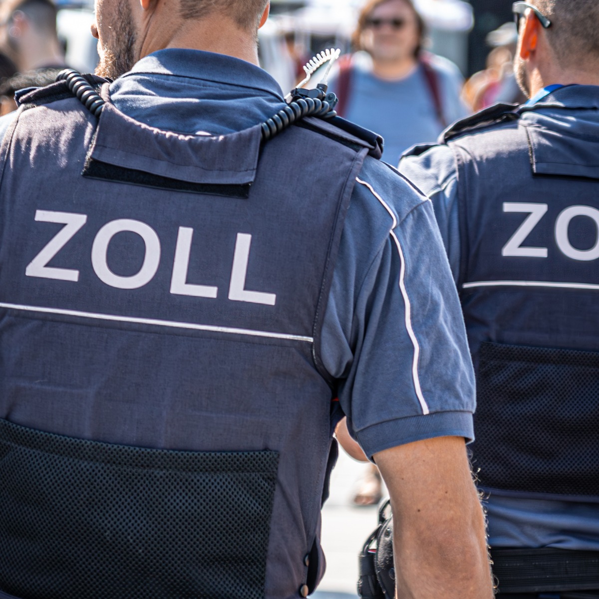 HZA-OL: ZOLL: Schwarzarbeiter bauen Kramermarkt auf