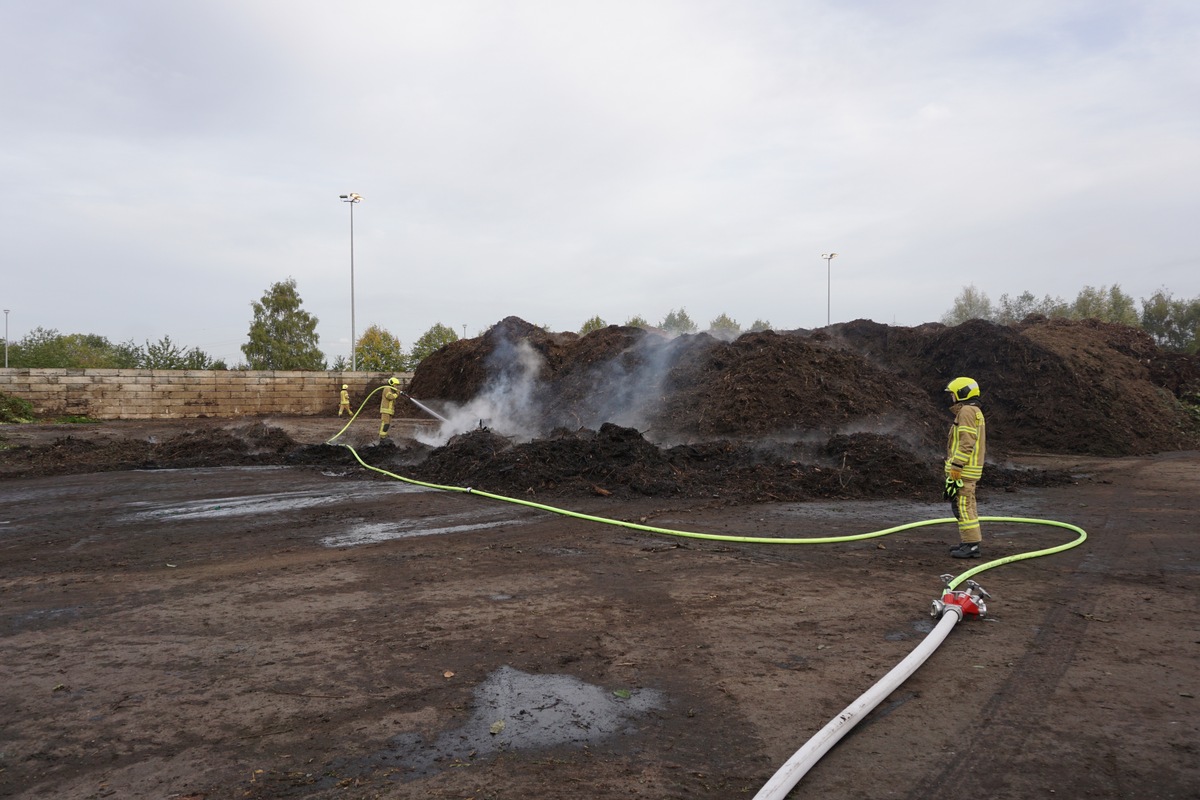 FW Ratingen: Feuermeldung in Gewerbebetrieb