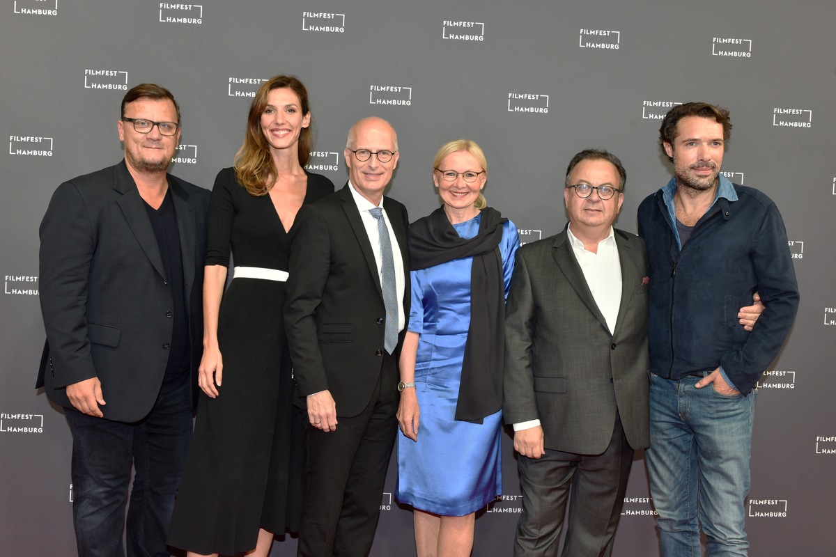 DIE SCHÖNSTE ZEIT UNSERES LEBENS eröffnet Filmfest Hamburg / Nicolas Bedos&#039; Komödie mit Doria Tillier verzaubert das Publikum