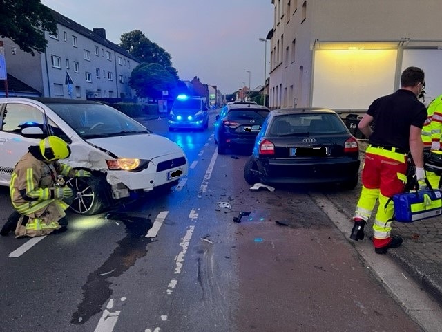 POL-AC: Eingenickt - Unfall mit zwei Leichtverletzten